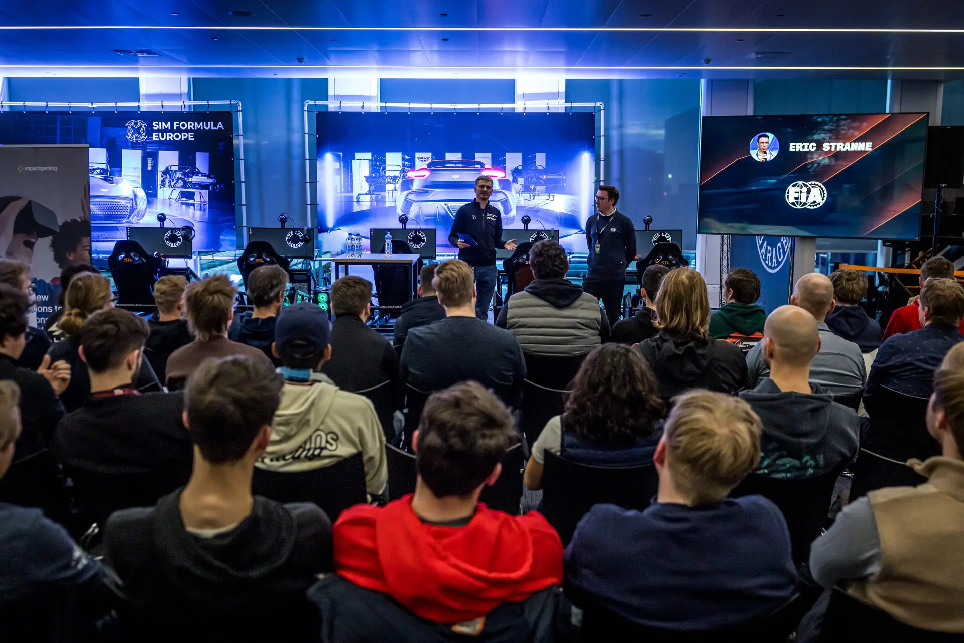 A packed hall during a seminar at Sim Formula Europe
